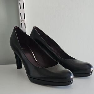 New Stuart Weitzman Black Pumps
